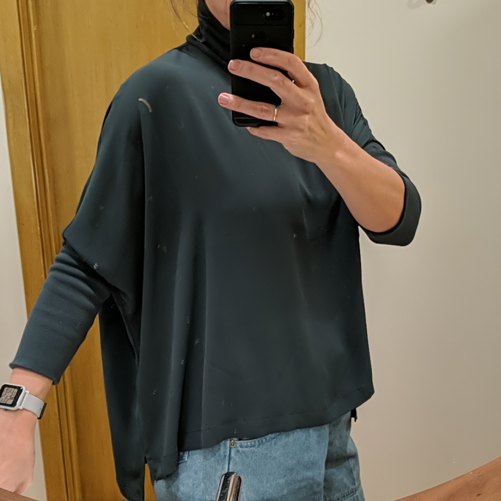 Lou and grey green flowy top